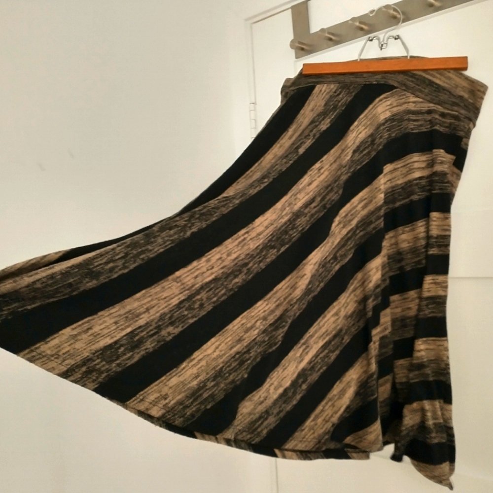 Le Chateau Diagonal Striped Knit Asymmetrical Fit and Flare Skirt Size M
